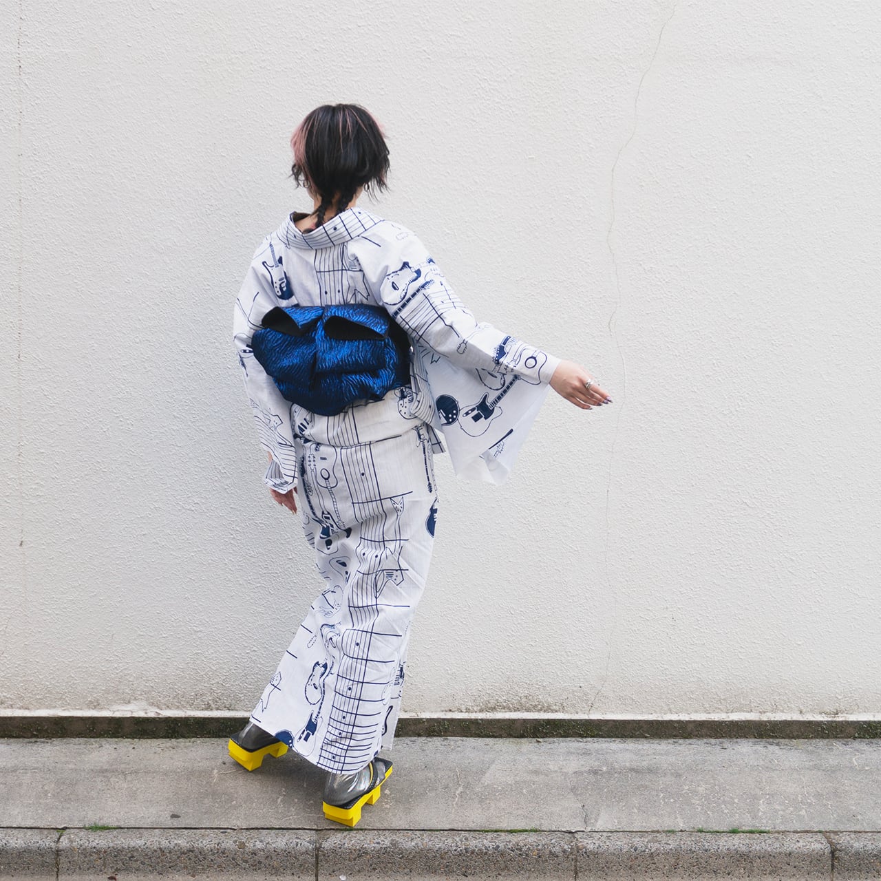 セール中　ルミロック　ギター浴衣 RumiRock 反物 ゆかた「エレキギター」白紺 [A1751] | Rumi Rock