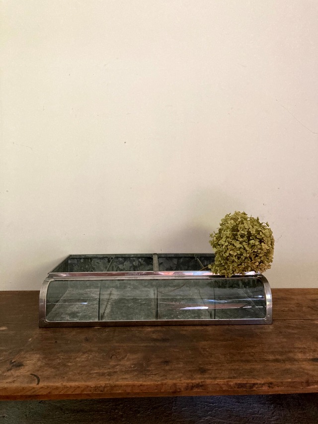 全面Rガラスのブリキ仕切りケース　(古家具)