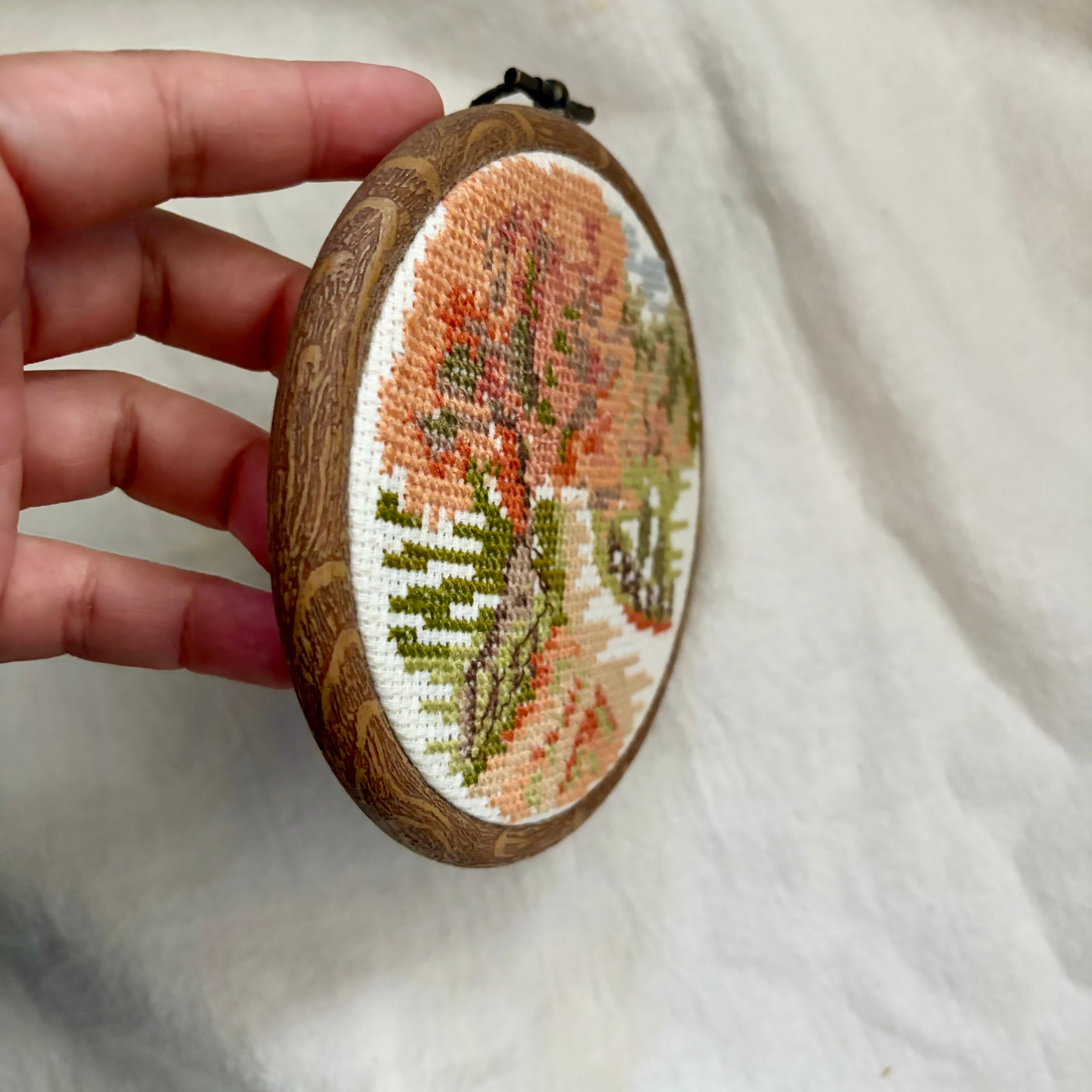 秋の風景の刺繍絵 | tsuitachi craft&brocante