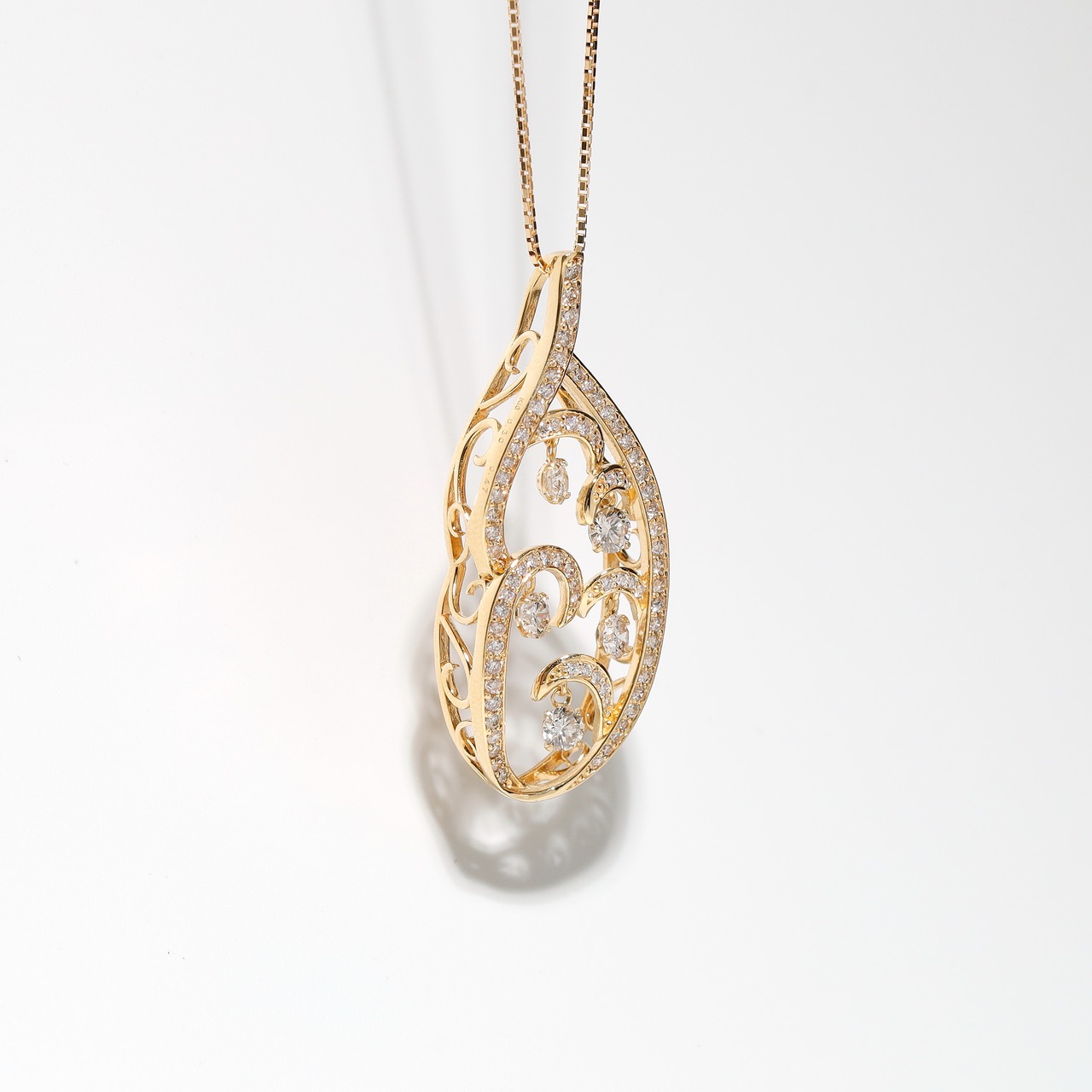 ダイヤモンド デザイン ネックレス K18 / 0.500ct / 0.470ct