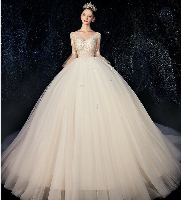 ホワイト Vネック 刺繍 ウェディングドレス（ロング丈ドレス 