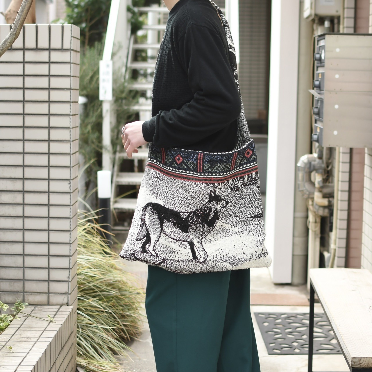 kroneko online wolf rug shoulder bag