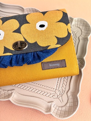 病院いくならひとまとめケース（マスタードフラワー）