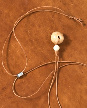 m's braque "LEATHER CORD CERAMIC&WOODS NECKLACE〔RED〕"