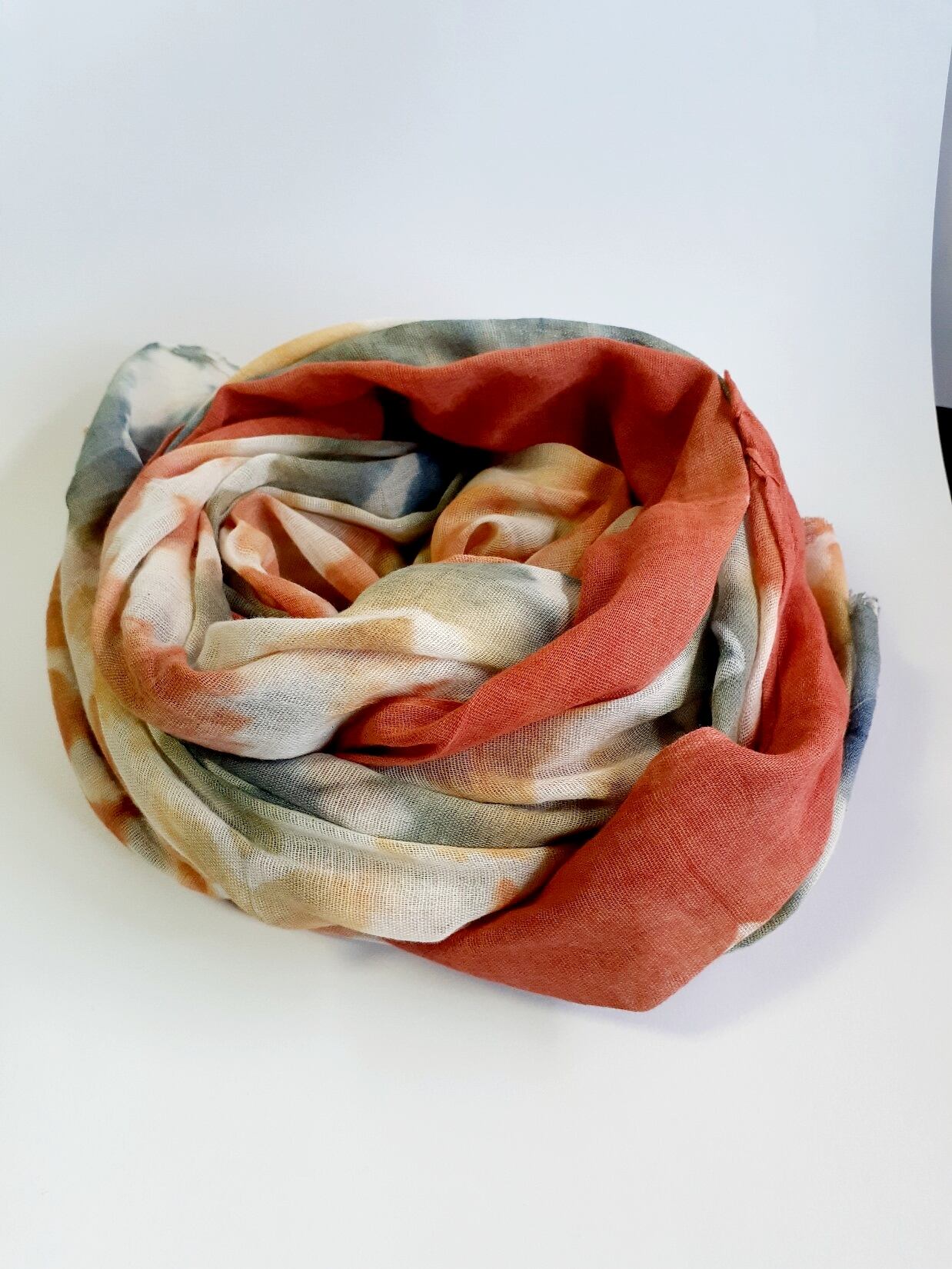 手染めのふんわりストール(藍染×ベンガラ染め)