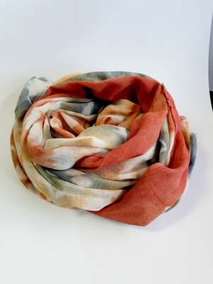 手染めのふんわりストール(藍染×ベンガラ染め)