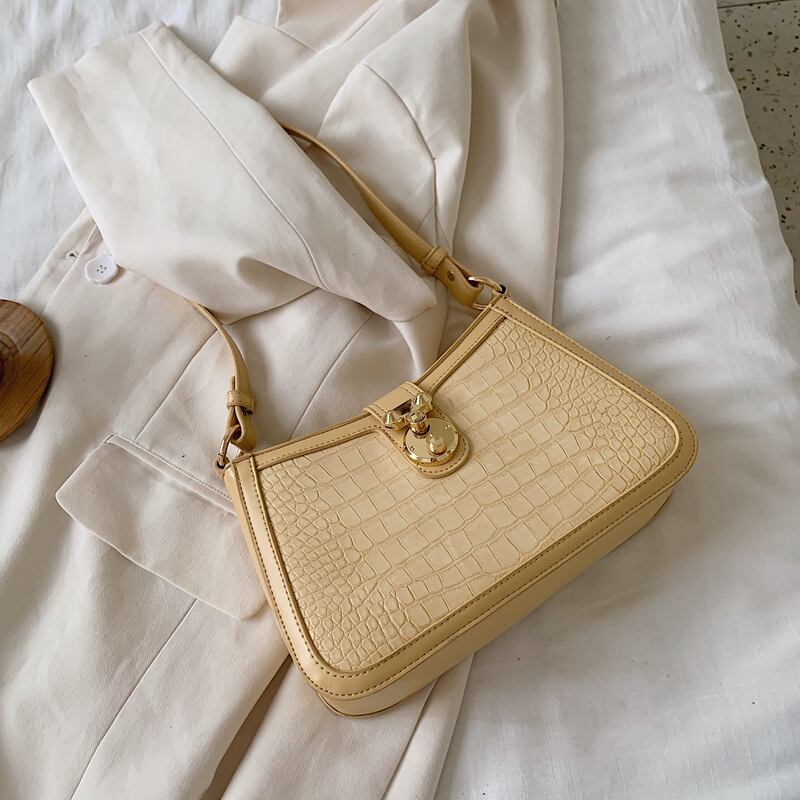 夏のスモールバッグウエスタンスタイルの女性バッグ2020新しい流行のファッションシンプルなワンショルダーアンダーアームバッグネットレッドオールマッチメッセンジャーバッグ 手作りハンドバック18923787280