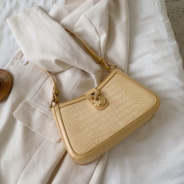 夏のスモールバッグウエスタンスタイルの女性バッグ2020新しい流行のファッションシンプルなワンショルダーアンダーアームバッグネットレッドオールマッチメッセンジャーバッグ 手作りハンドバック18923787280