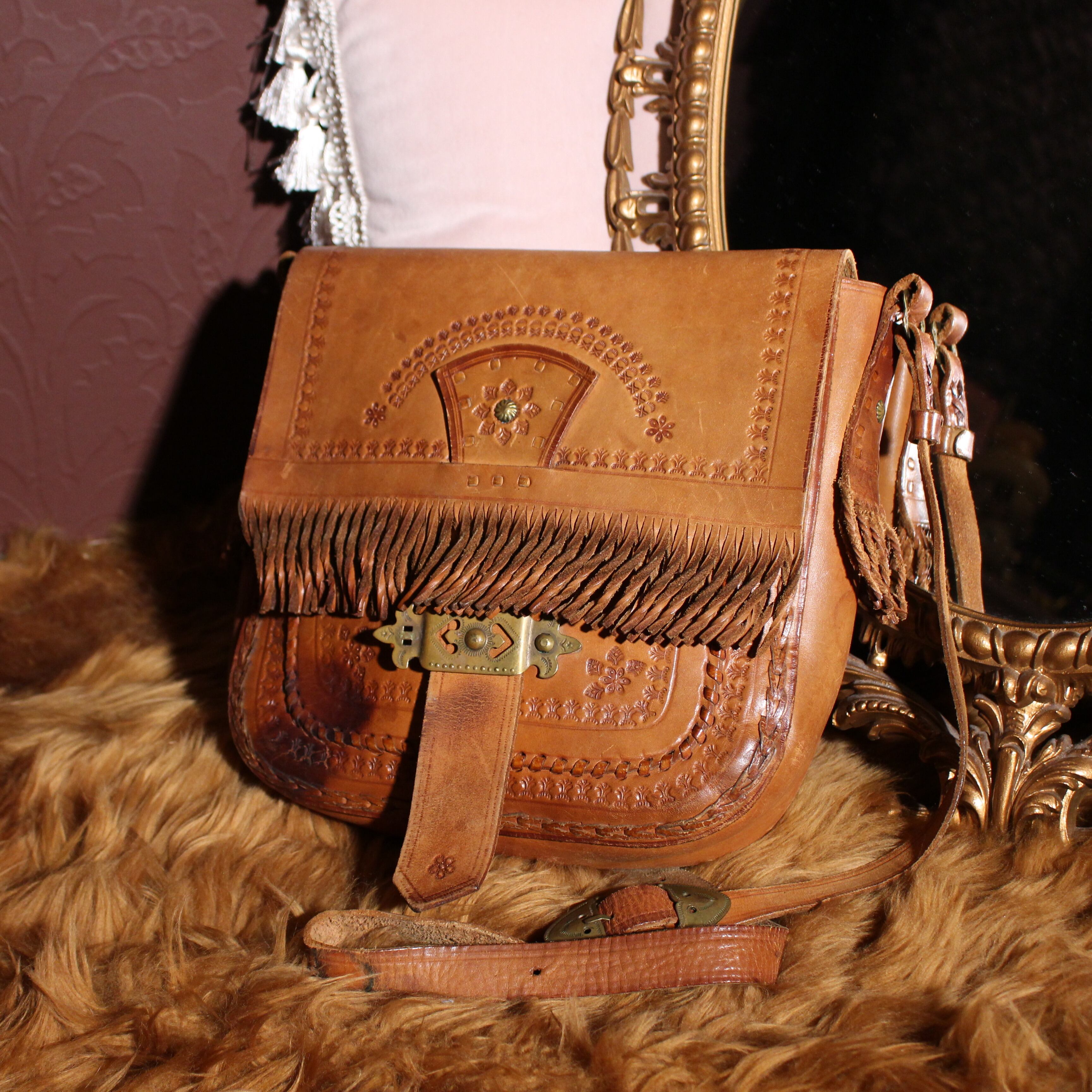 USA VINTAGE EMBBOSED FRINGE DESIGN LEATHER SHOULDER BAG/アメリカ ...