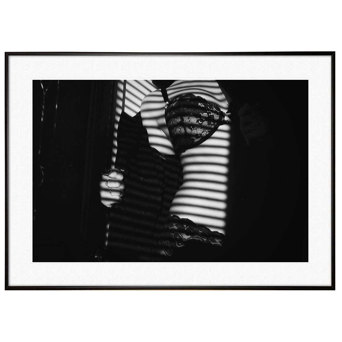 人物写真 ランジェリー姿の女性 インテリアアートフォト モノクロポスター額装 AS4348