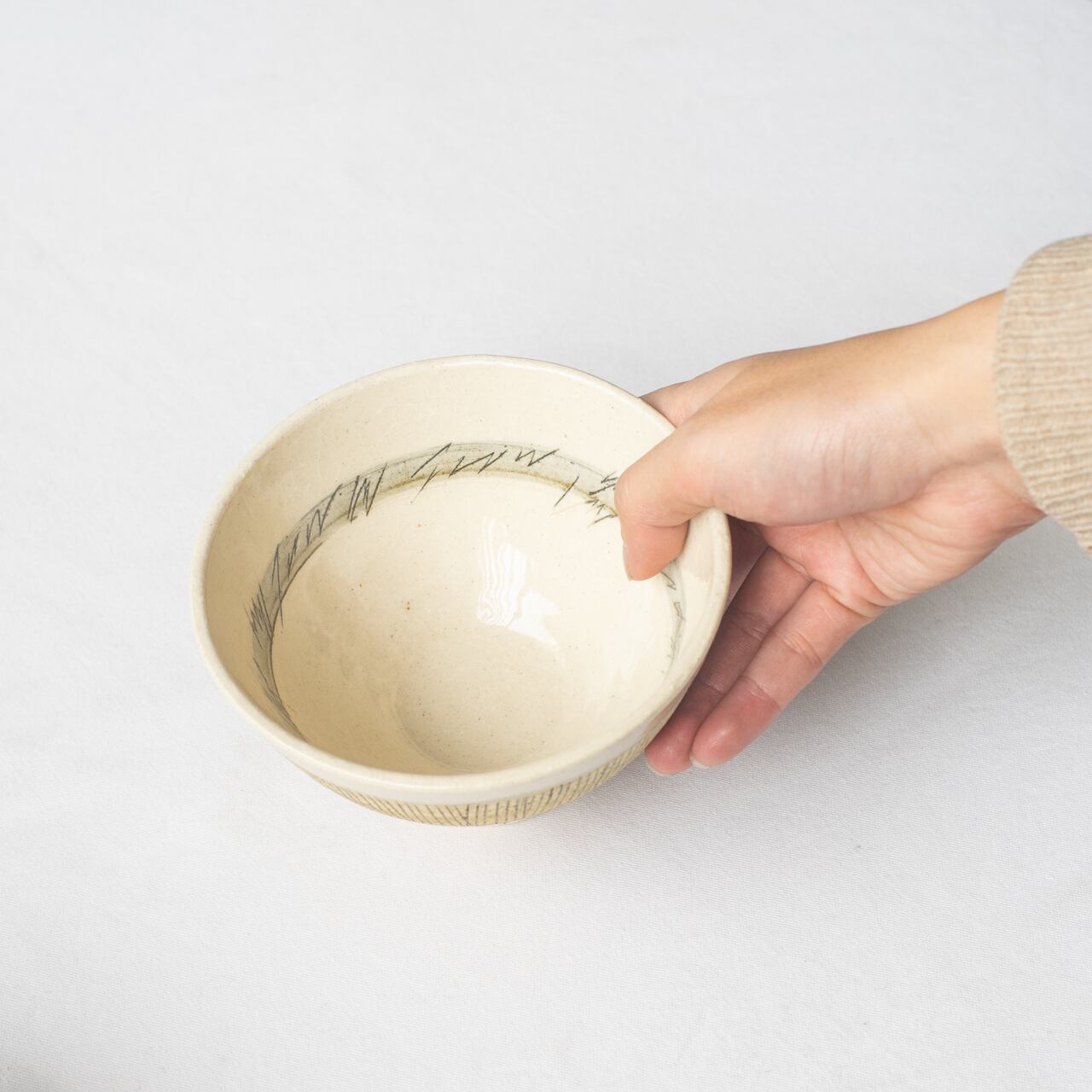 線刻のご飯茶碗【白色】 | Kamani | 多治見で営む 美濃焼器のWebショップ