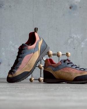 “GARMONT” color block suede trekking sneakers / multi-panel design / Made in ITALY / SIZE: US 9 1/2