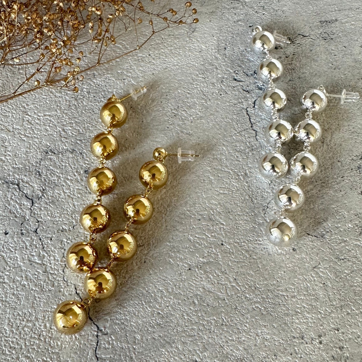 AE BALL SINGLE EARRING エーイー ボールシングルイヤリング 20%OFF SALE】Swinging ball chain pierce【揺れるボール