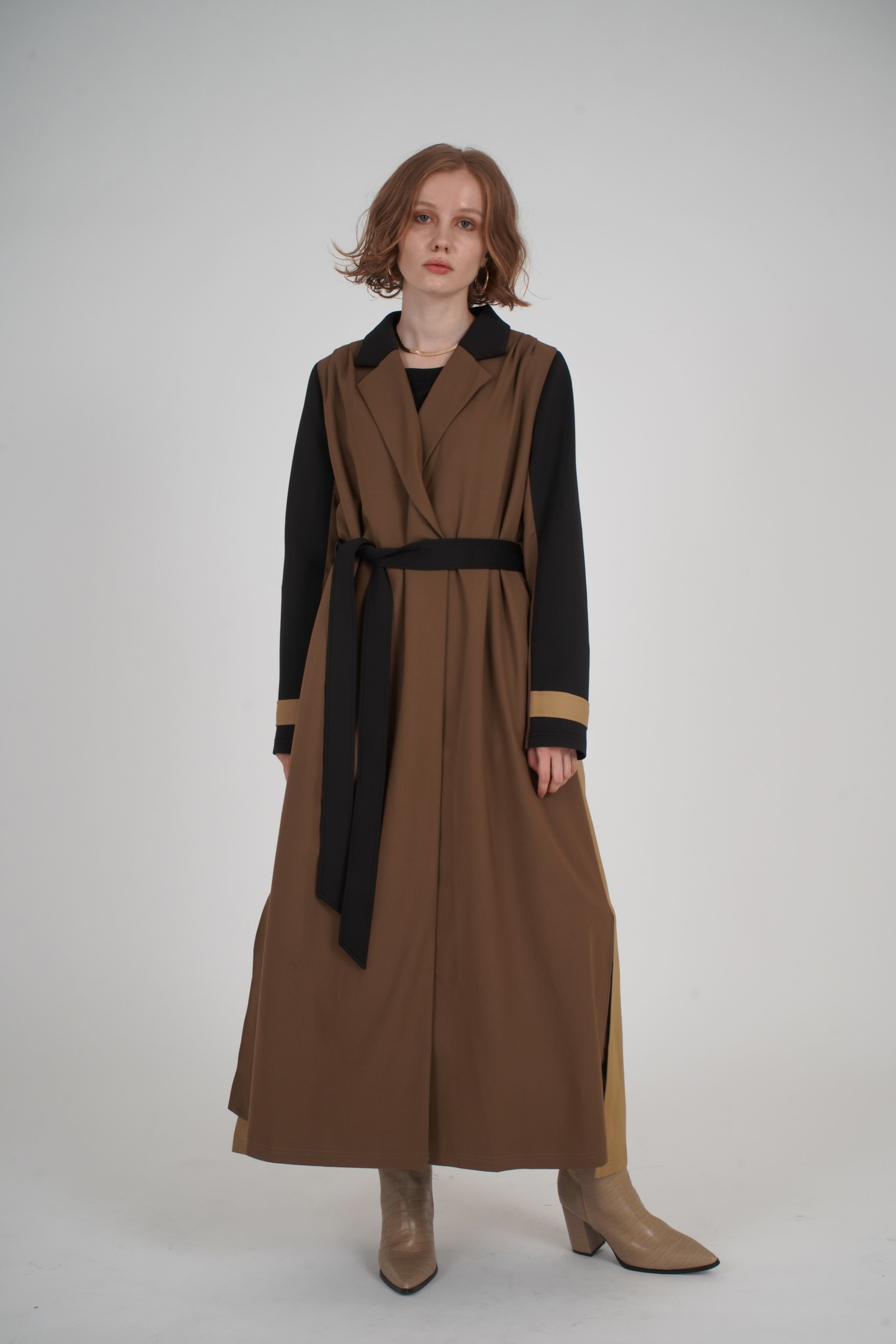 こちら実物のお写真前後ろとTRENCH LIKE DRESS - トレンチコート