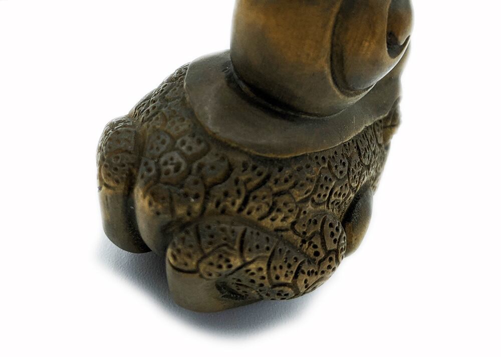 拓殖木彫蛙 根付けトップ カタツムリとクモとカエル | caeru