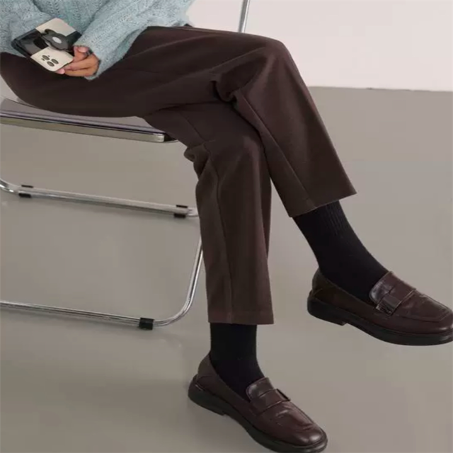 【送料無料】 テーパードパンツ 2色 ボトム ロング マキシ 裏起毛 裏地 防寒 ふわふわ かわいい 大人可愛い 大人女子 綺麗 シンプル カジュアル 大人 上品 おしゃれ お洒落 こなれ感 ラフ コンサバ 着痩せ ヘルシー 無地 冬 10代 20代 30代 40代 レディース 女性用 ママ オフィス ビジネス OL 通勤 デート お出かけ 女子会 お呼ばれ 休日 お茶会 授業参観 着回し 普段使い ファッション 伸縮性 ウエストゴム 楽ちん 体型カバー 定番 デイリーユース 動きやすい