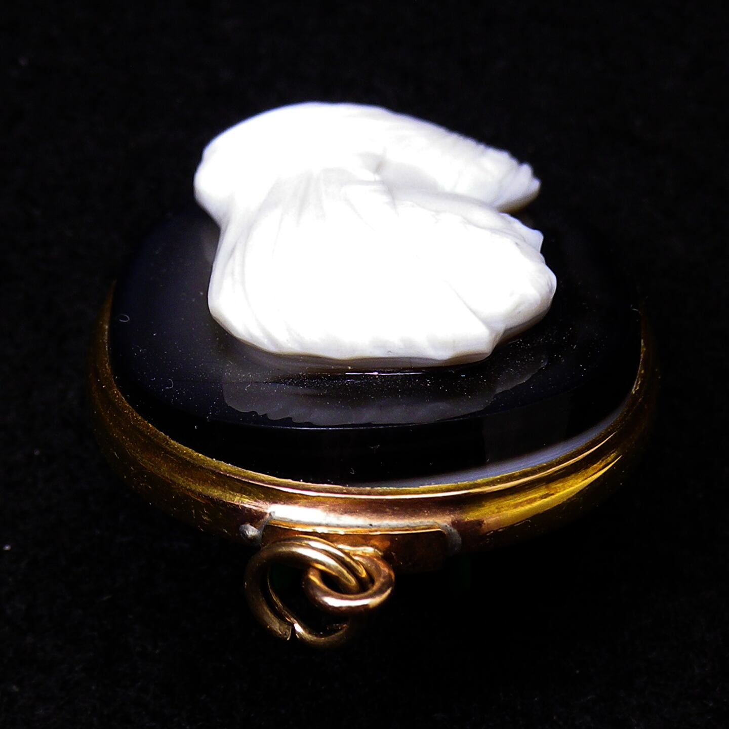 アンティーク（推定1900年代初期） オニキスカメオ ”純白のマリア