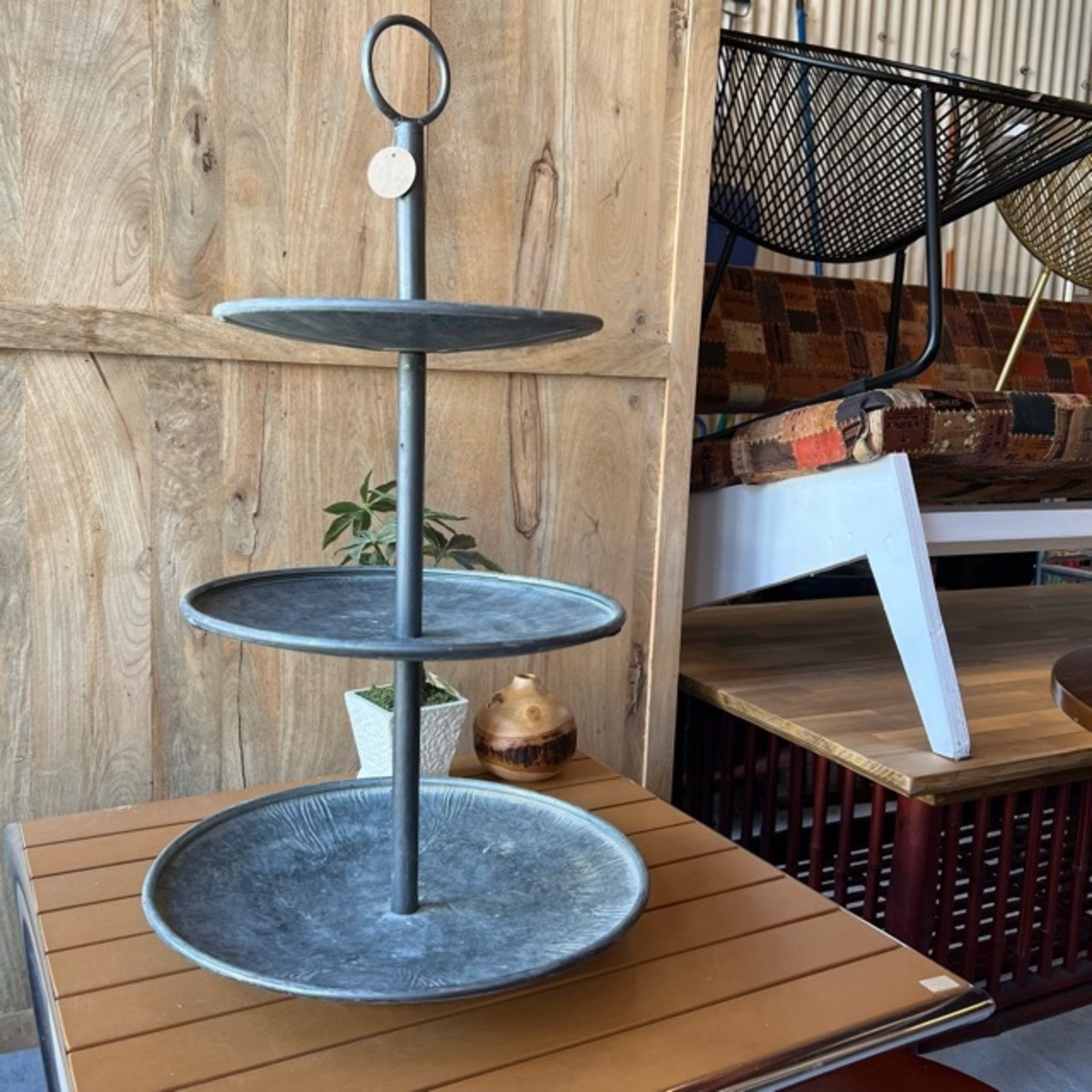 3-Tier Tin Tray　ブリキ3段トレイ　ブリキ　トレイ　アンティーク調　ディスプレイ