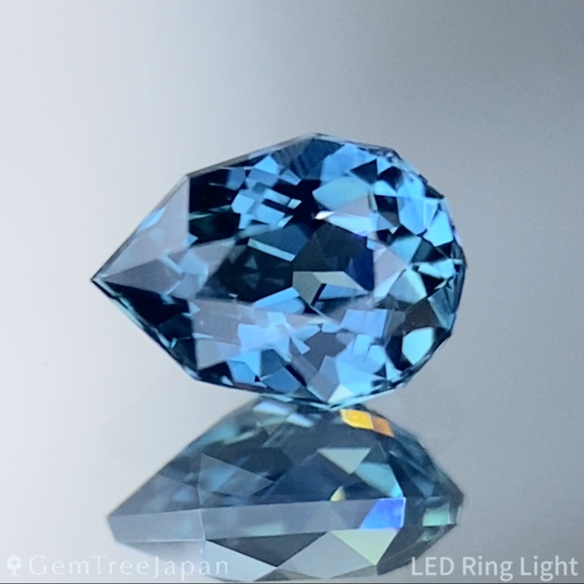 Greenish Blue Sapphire 0.628ct / Madagascar | GemTreeJapan BASE Shop