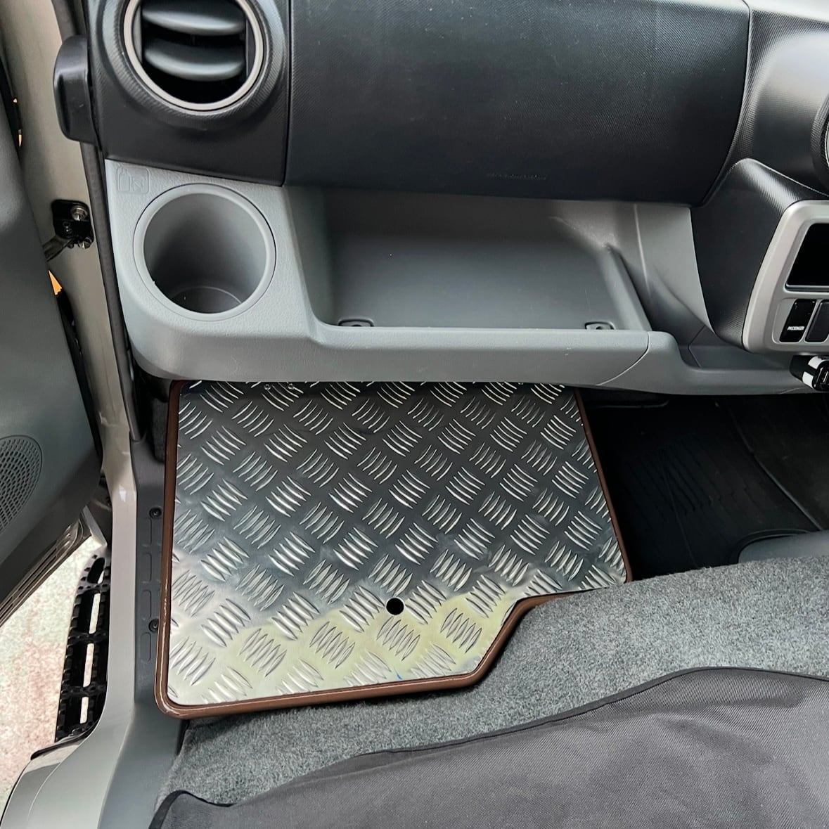 新型カムロード専用踏み台 | campingcar rental kyoto