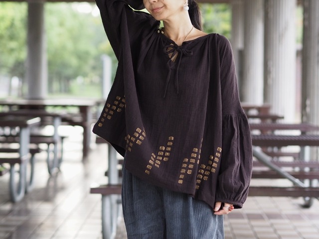 《ブラウン》ダブルガーゼの2wayゆったり長袖ブラウス