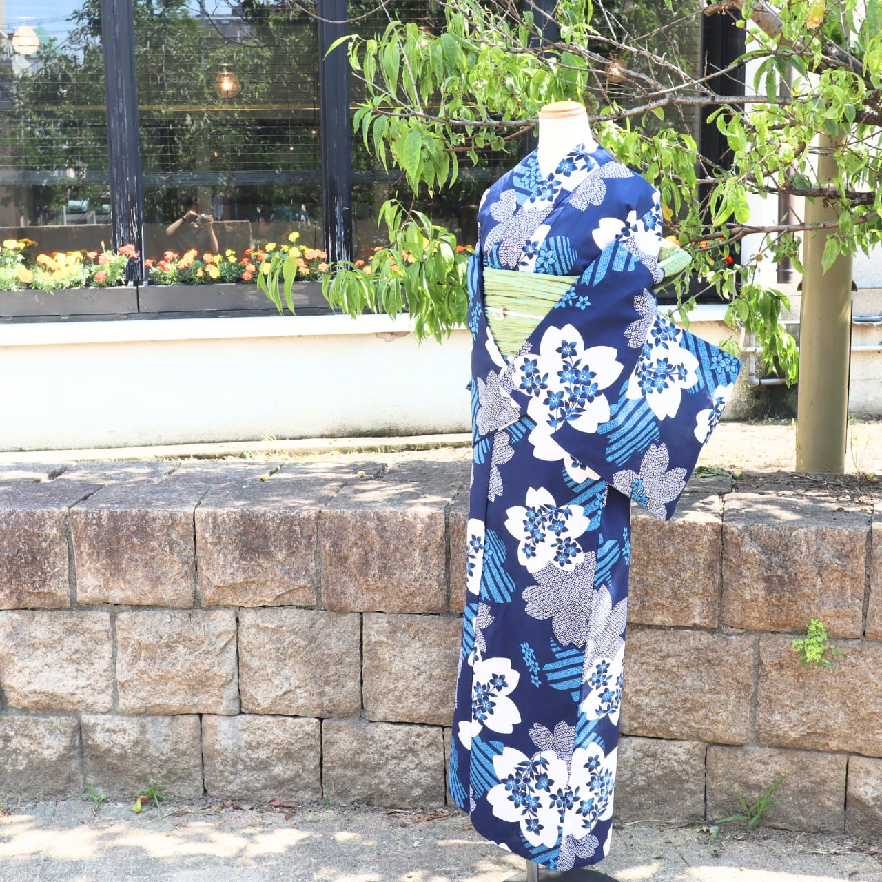 【浴衣 ゆかた すぐ着られる お仕立て上がり】綿 / 青色 / 桜・桔梗
