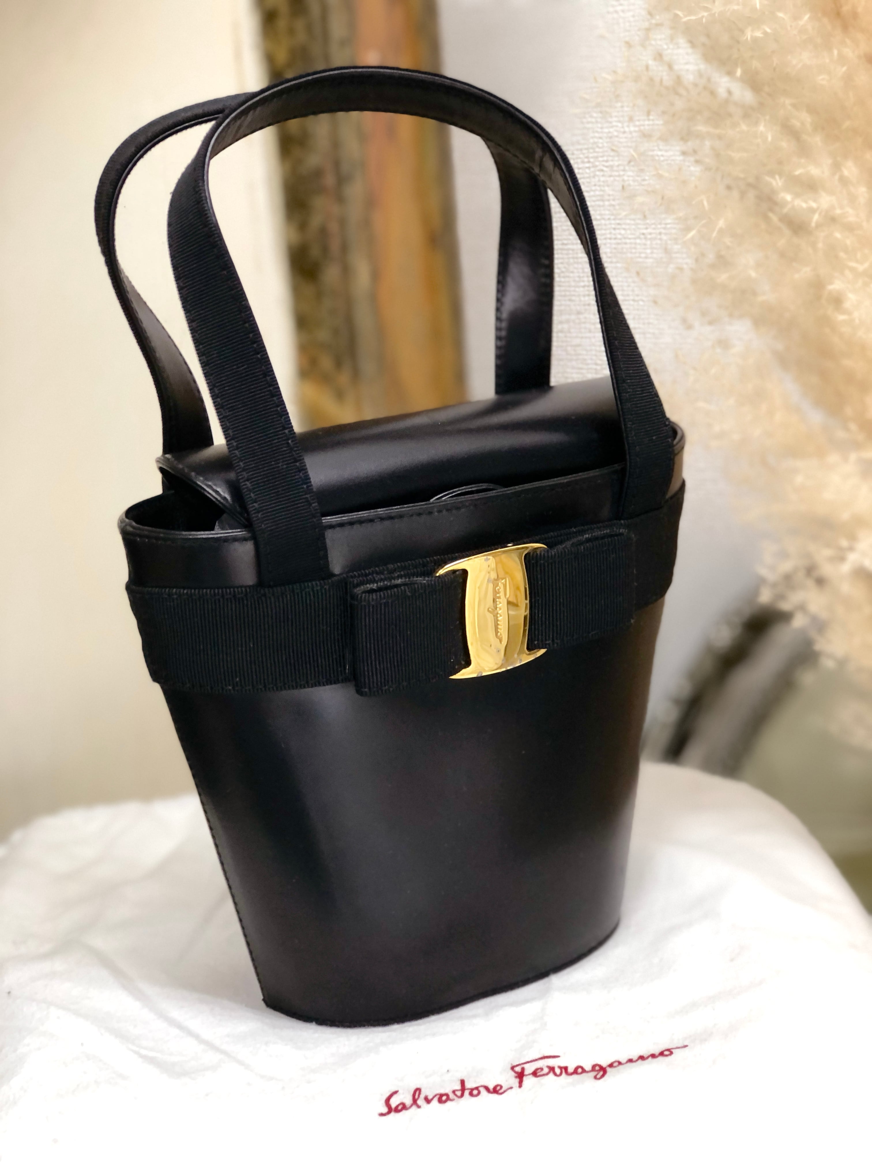 新品 Ferragamo フェラガモ リボン ミニバッグ ハンドバッグ ブラック