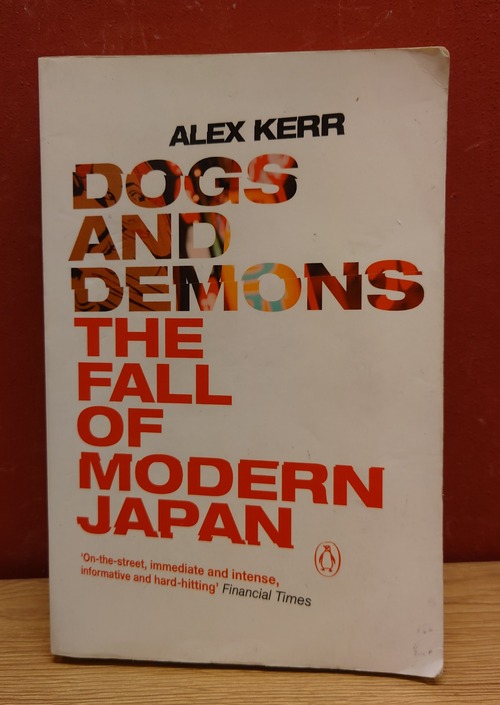 Dogs and Demons　The Fall of Modern Japan
