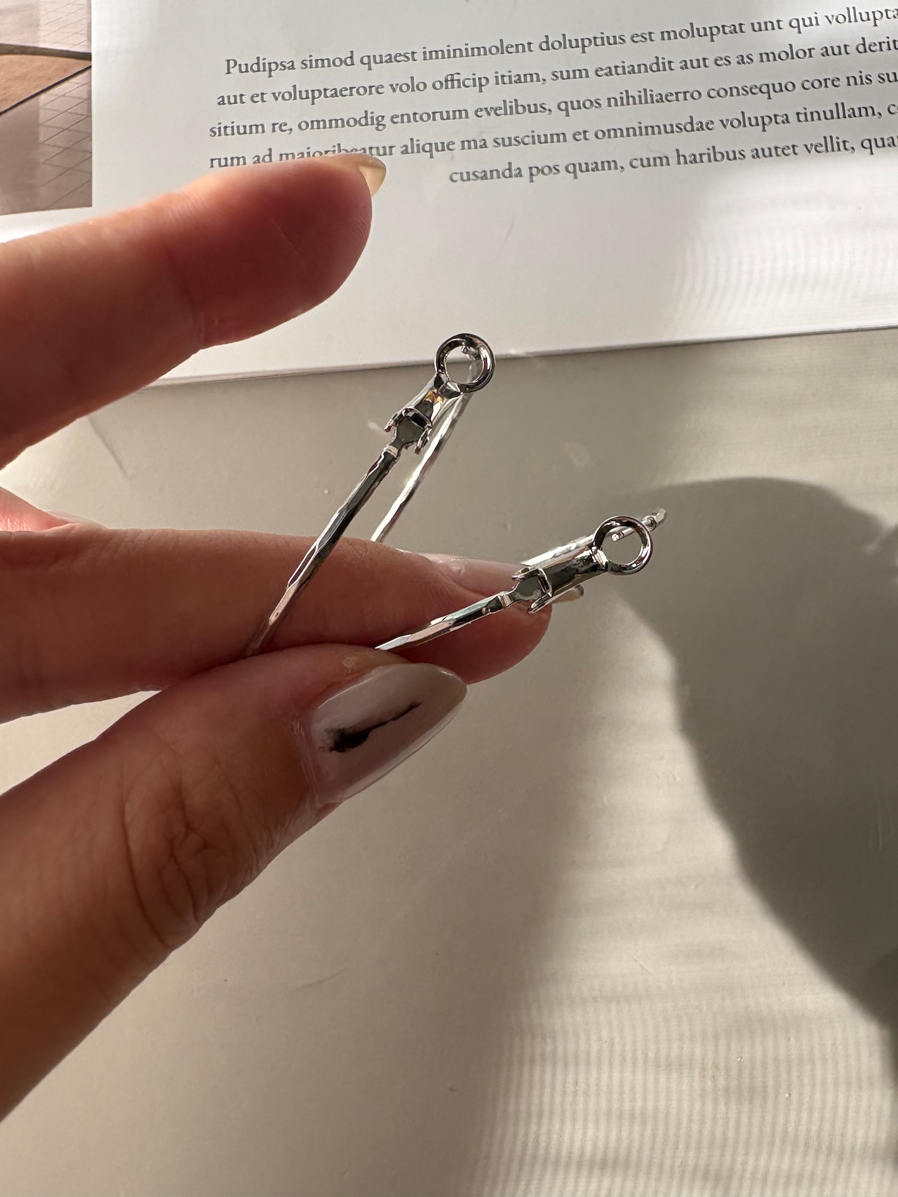 ツイストサークルフープピアス