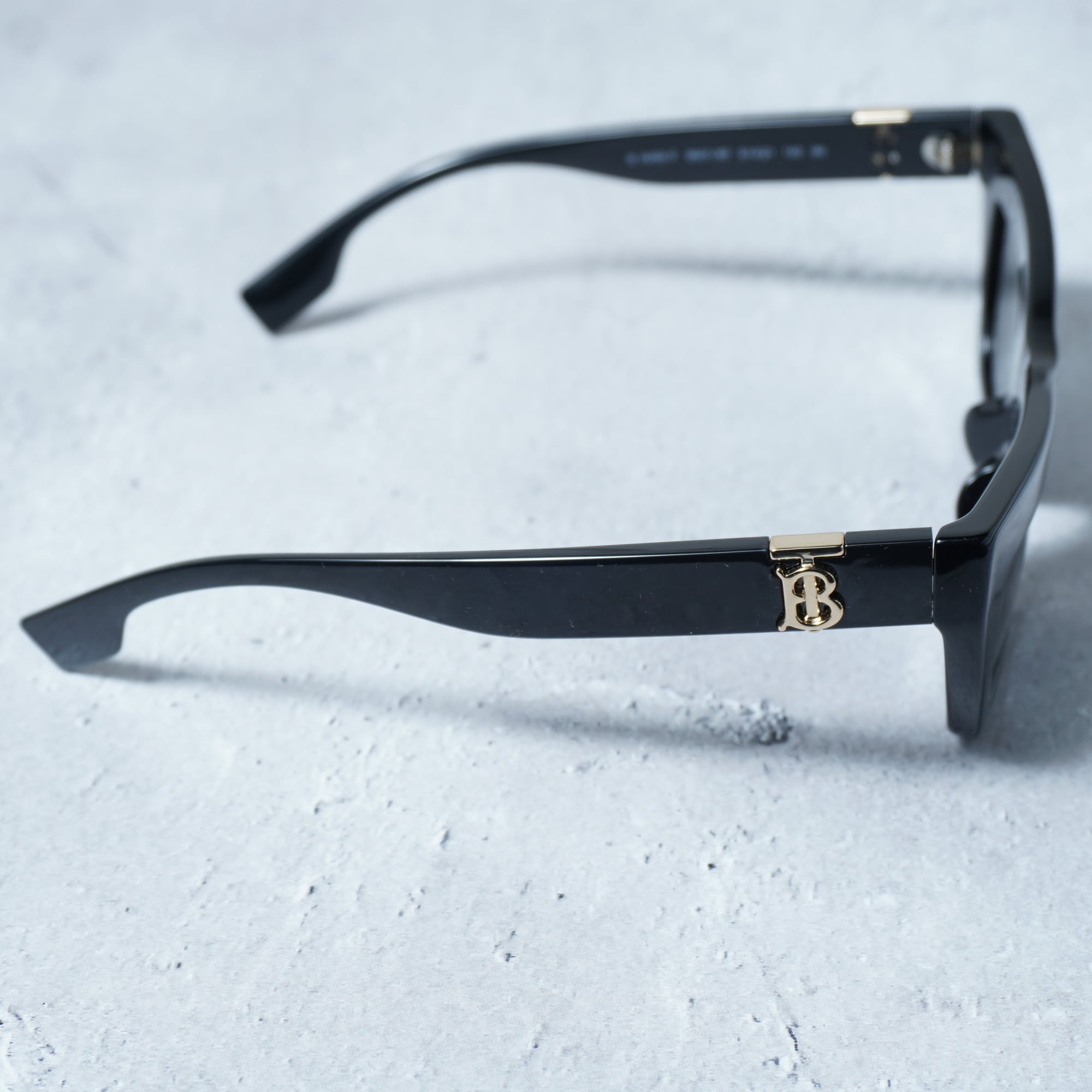 BURBERRY】バーバリー テンプルロゴキャットアイサングラス black