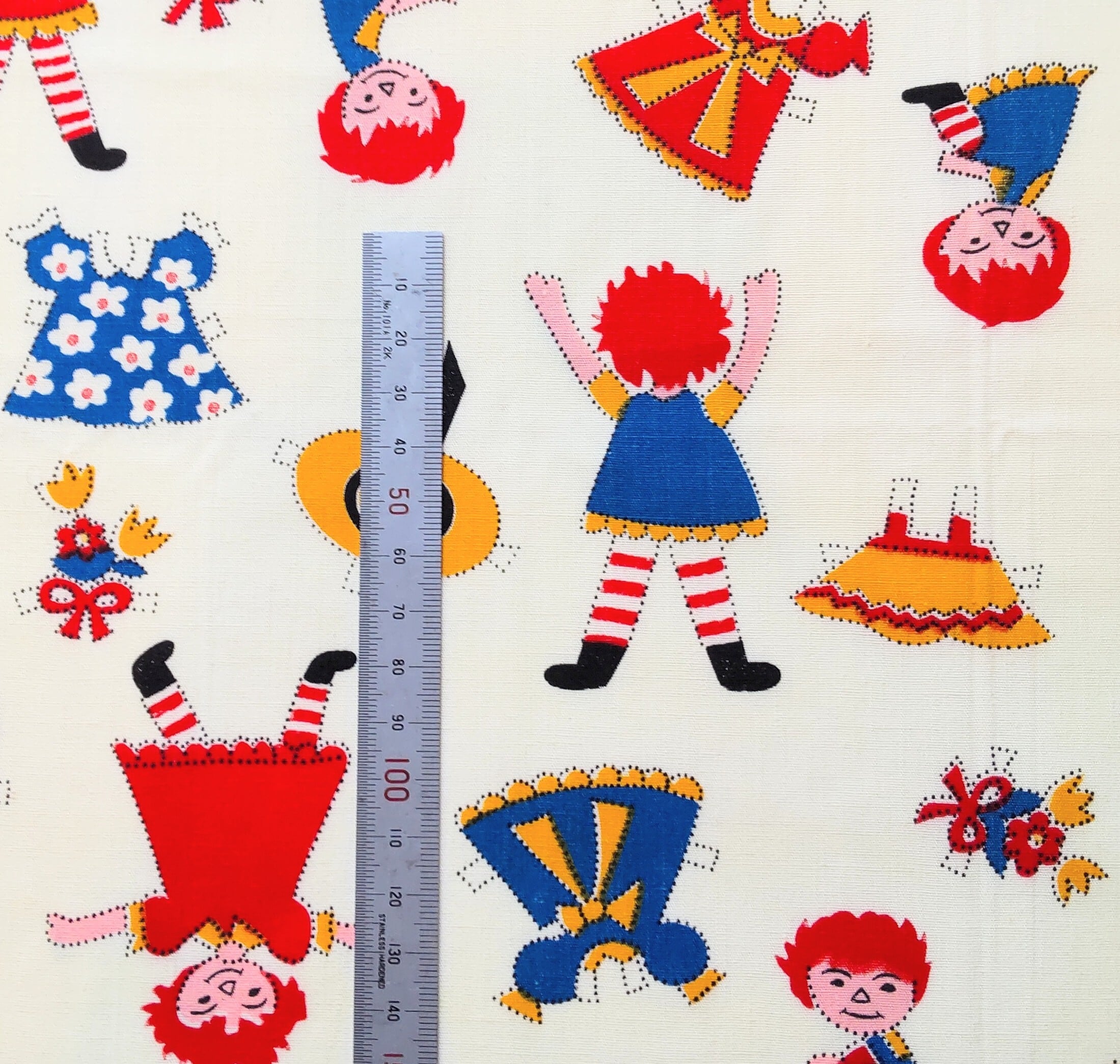 青い服の女の子の創意的なホームアクセサリーの樹脂の置物 【公式通販】