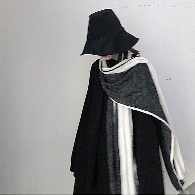 Monochrome fringe crinkle shawl C0126