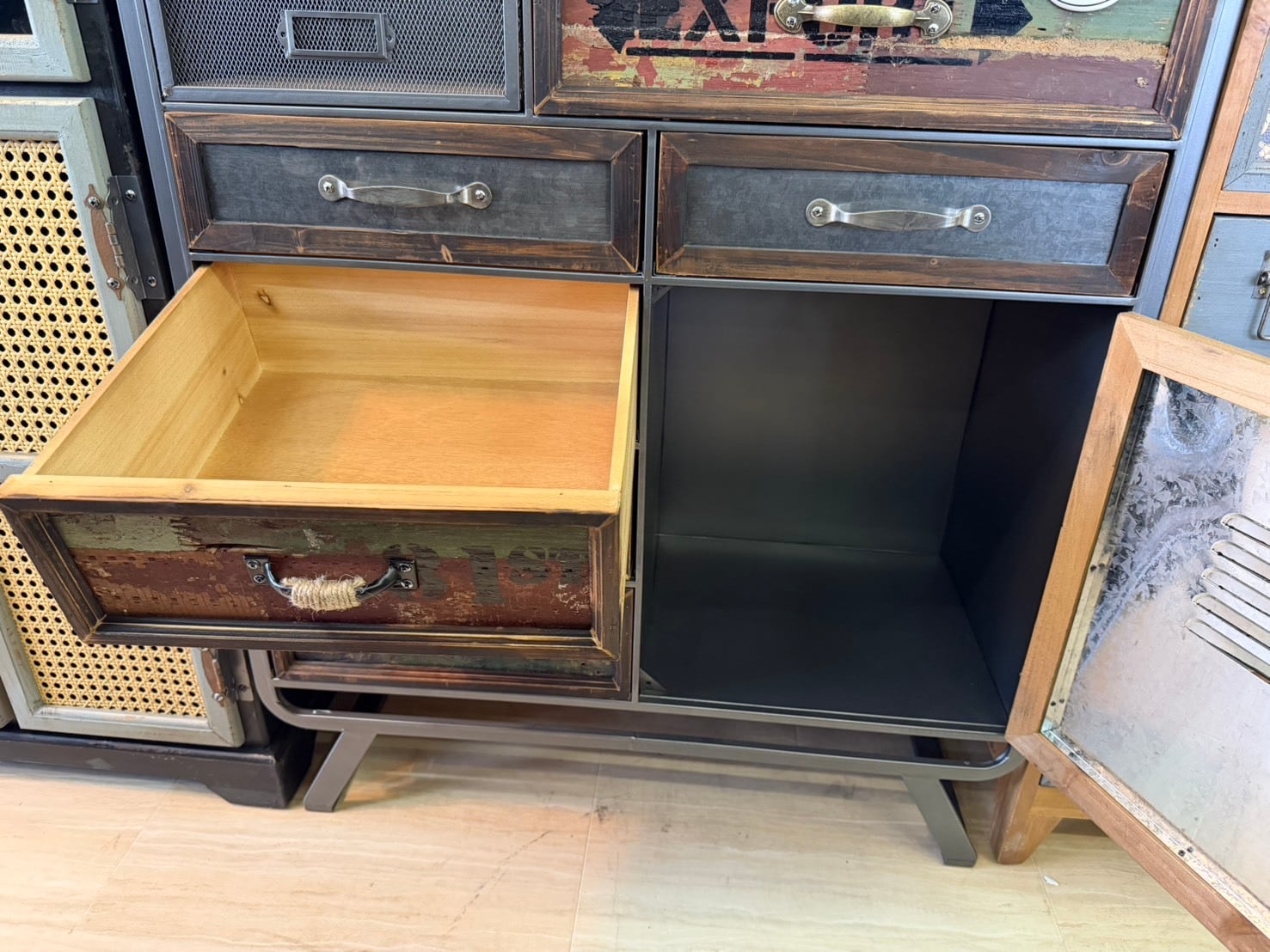 【東京都内23区配送無料】ビンテージ　インダストリアル　キャビネット 1930-40's ヴィンテージ インダストリアル キャビネット/ショーケース
