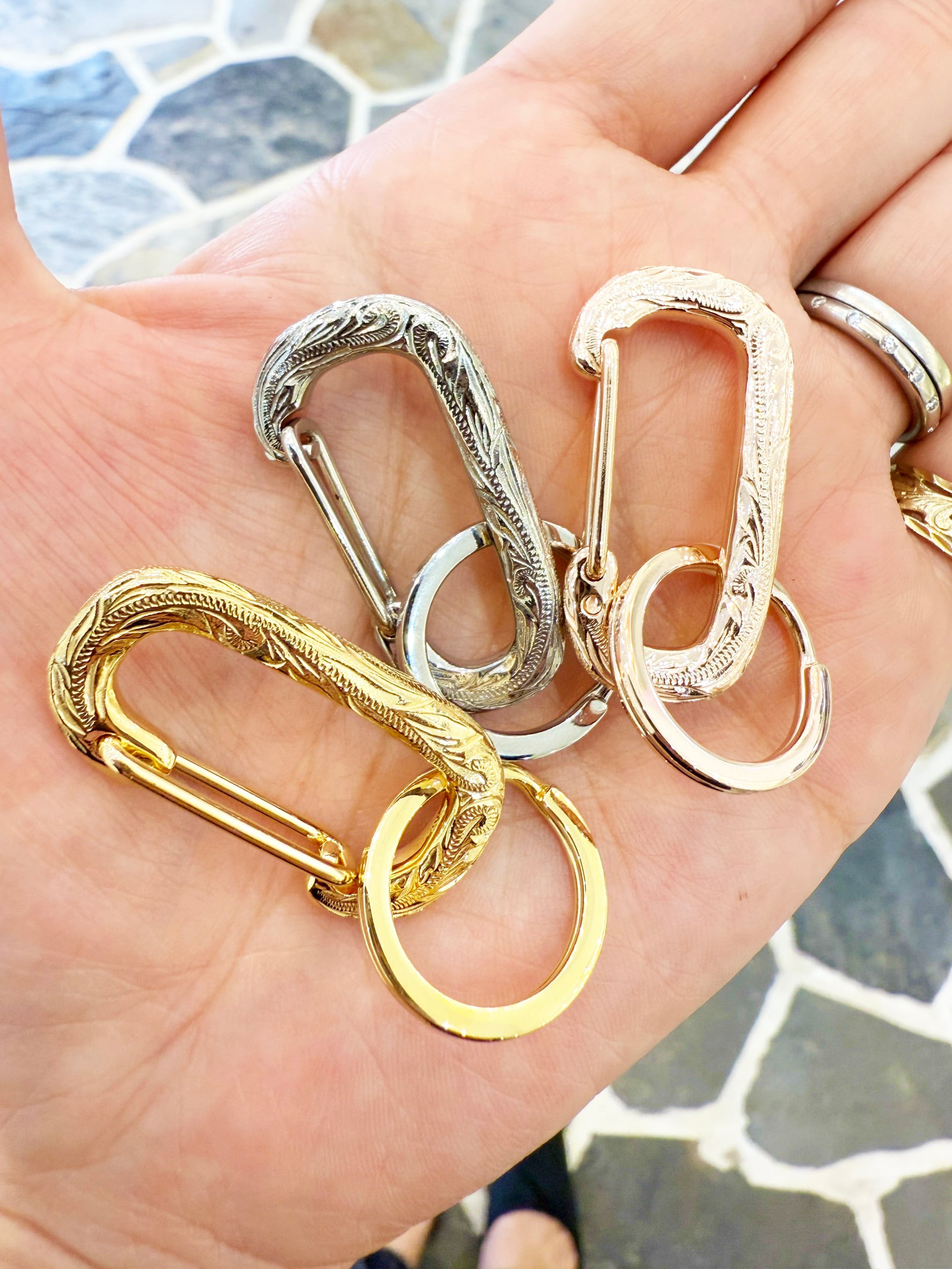 選べる4色》カラビナ サングラスホルダー 鍵 キーホルダー ハワイアン
