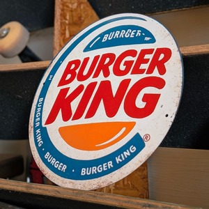 送料無料！ちょうどいいブリキ看板【 BURGERKING ( バーガーキング ) 】CIRCLE METAL SIGN / 丸型メタルサイン / ブリキ看板 / サインボード / ビンテージ加工 〚アメリカン雑貨 アメトイ〛