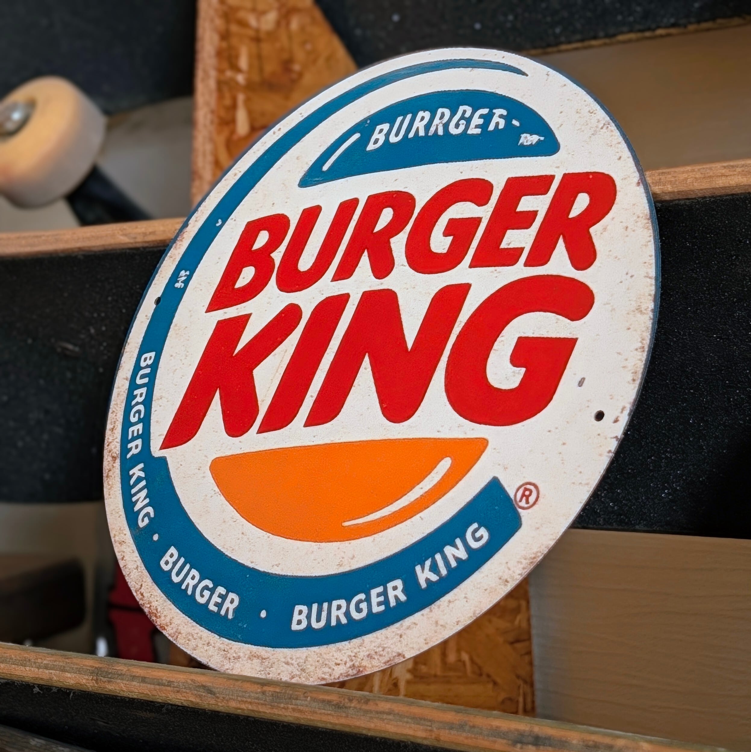 送料無料！ちょうどいいブリキ看板【 BURGERKING ( バーガーキング ) 】CIRCLE METAL SIGN / 丸型メタルサイン / ブリキ看板 / サインボード / ビンテージ加工 〚アメリカン雑貨 アメトイ〛