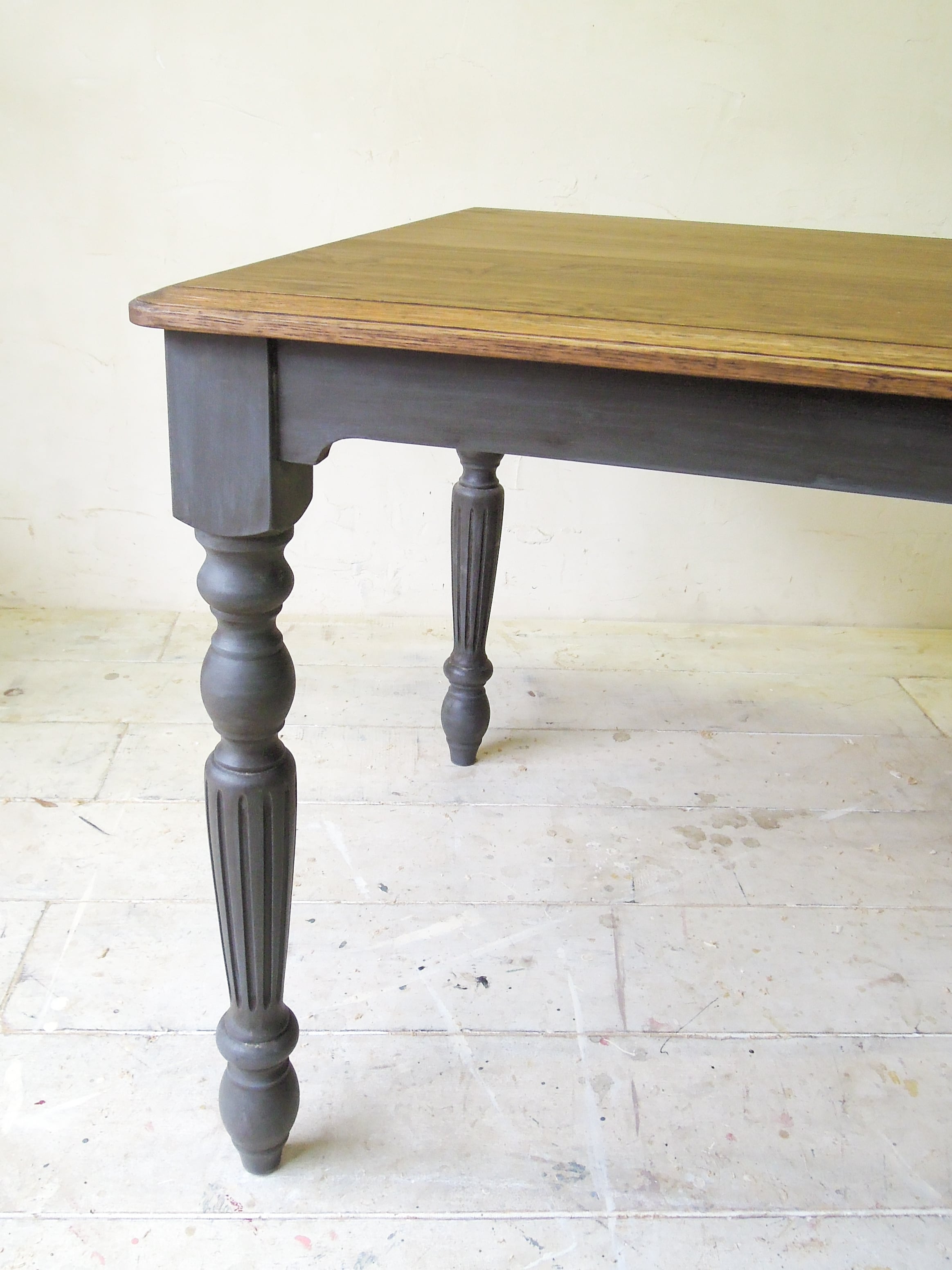 オーク材ターンドレッグダイニングテーブル “ストライプ”(アンティーク調ろくろ足テーブル) W1400〜2400 4〜8人掛け ベビーチェア対応ダイニングテーブル