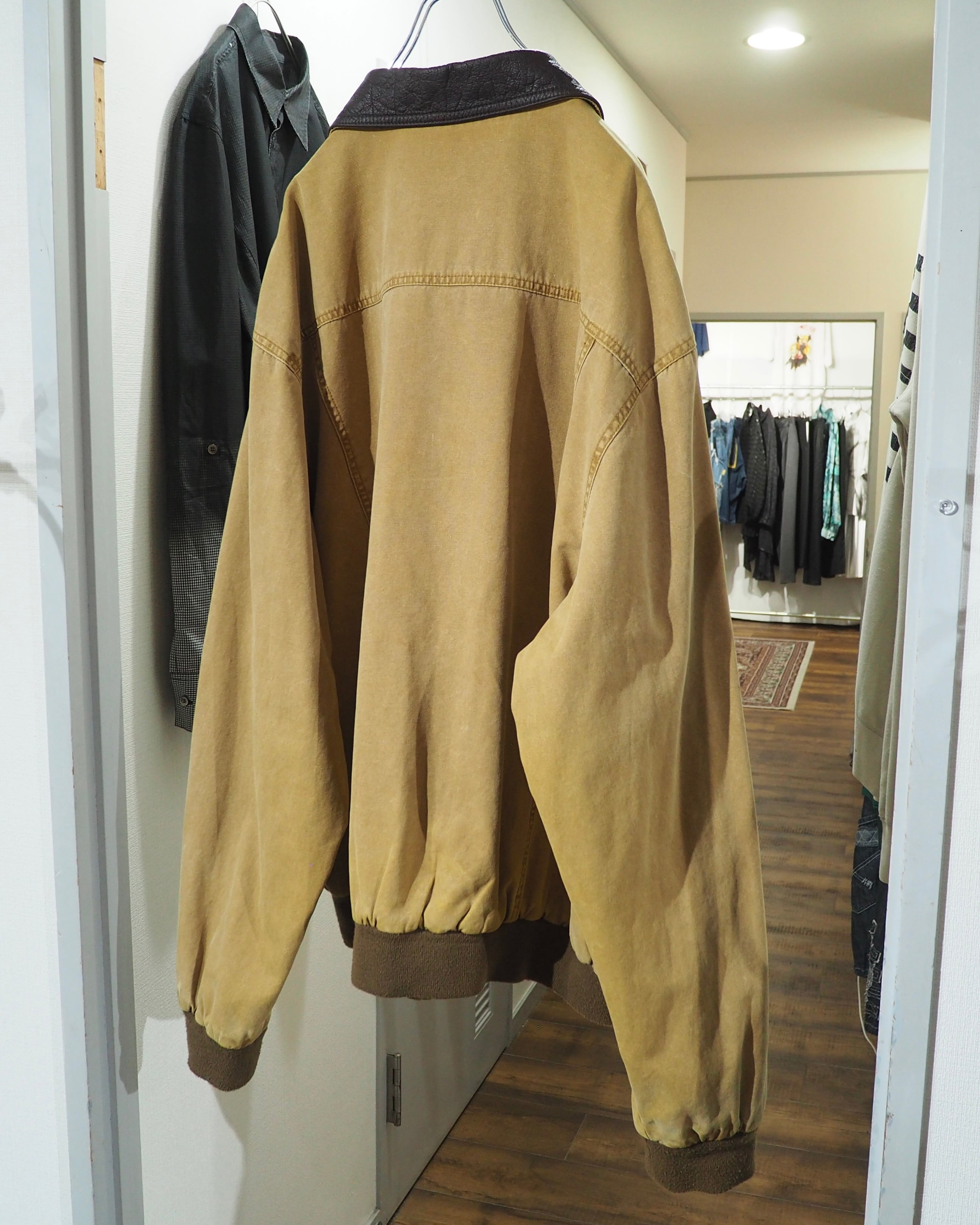 " KAKADU " Beautiful Fade Camel × Leather Collar switching Vintage Loose Duck Jacket