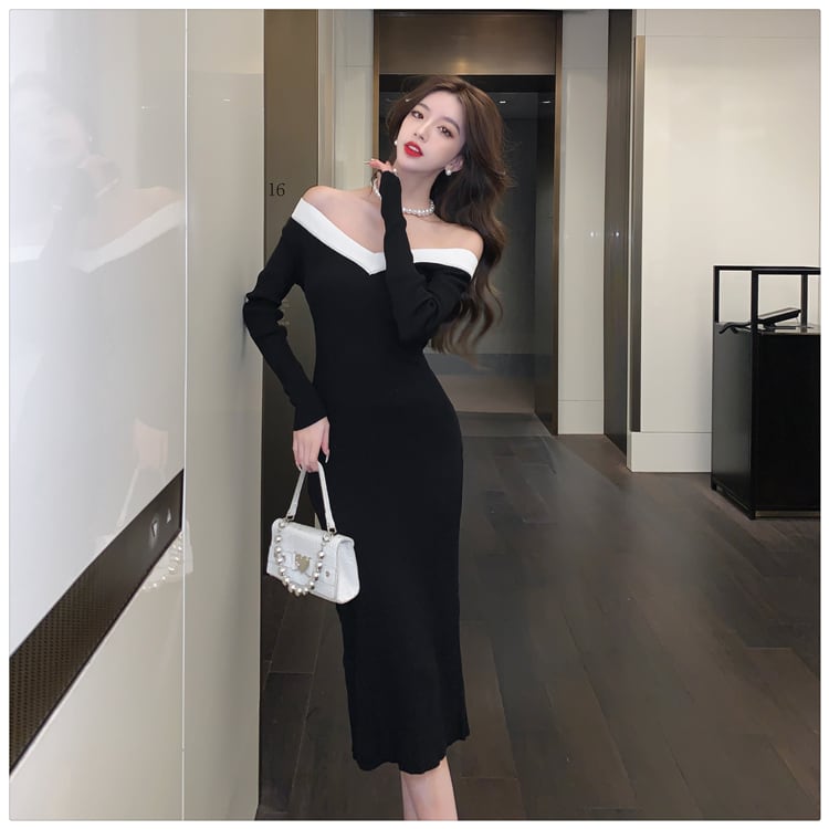 純白ワンピース ひざ丈 膝上 膝下 袖なし ノースリーブ 襟なし 細身