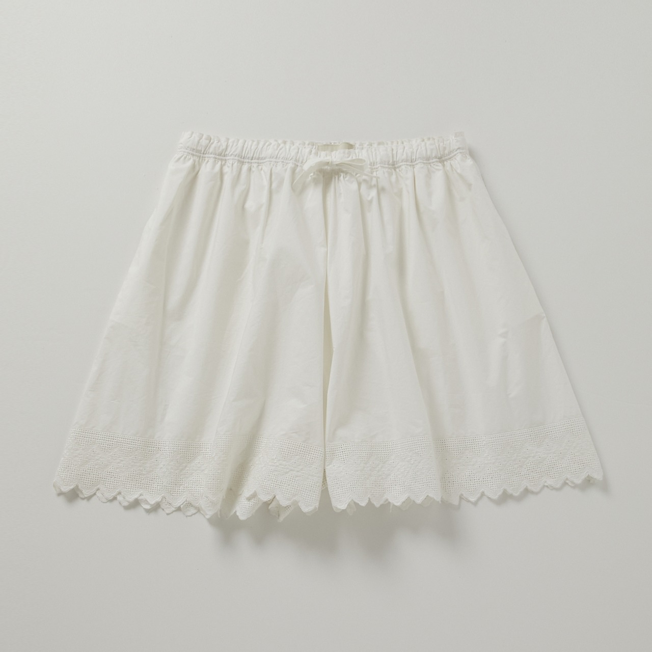 Boy Meets Shorts / White