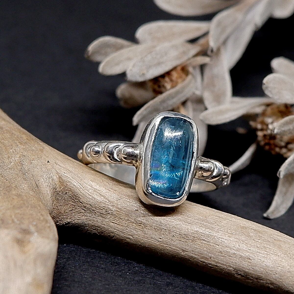 シーグリーンカイヤナイトのデザインリング 約11号 ～深い森の泉