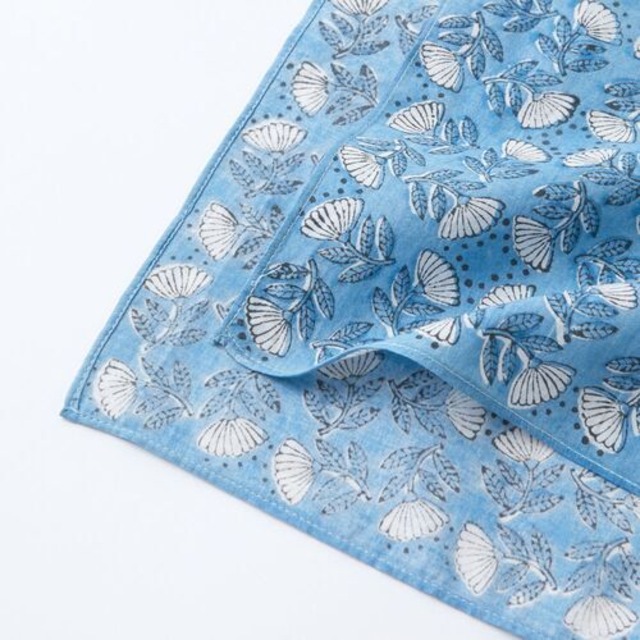 【 在庫限り 】ブロックプリントのハンカチ フラワーパニエ ブルー｜Horn Please Style 花柄 インド