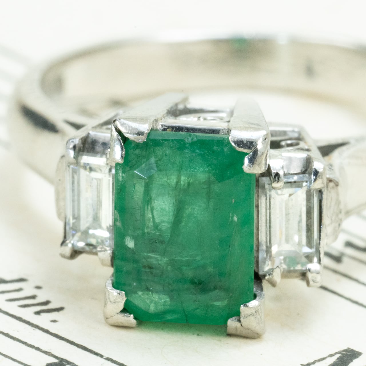 昭和ジュエリー エメラルド ダイヤモンド リング Pt900 1.01ct