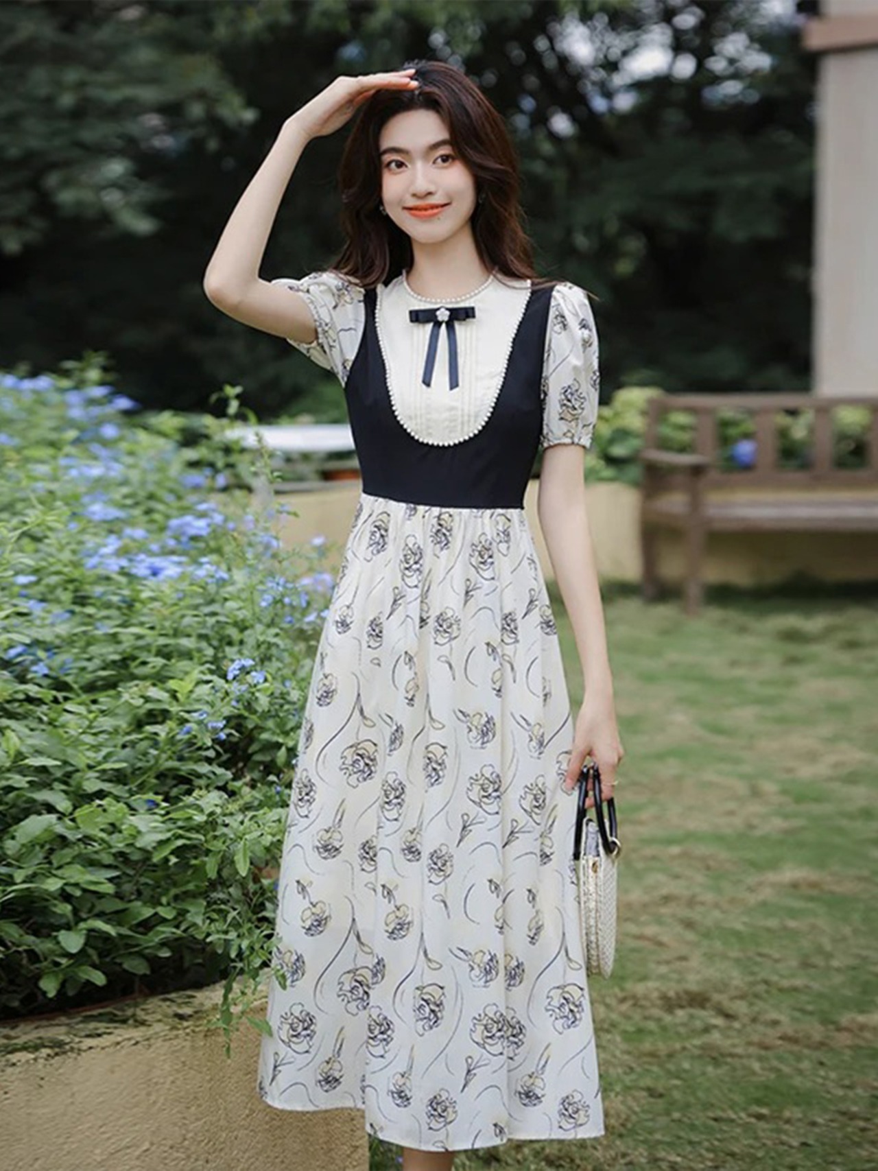 【0038】Vintage Floral French Short Sleeve Dress