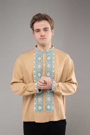 ウクライナ刺繍ヴィシヴァンカ　国章　クロスステッチ手刺繍　L-XLサイズ　メンズ