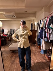 bruestle ベージュレトロプリントシャツ