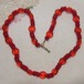赤いプラスティックビーズネックレス　アクセサリー卸値以下でセール　K1678N