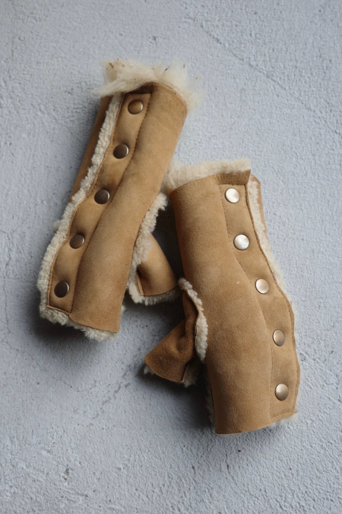 GOOD KARMA DEVELOPMENT【Mouton Gloves "WHIPPLE" -CAMEL- 】