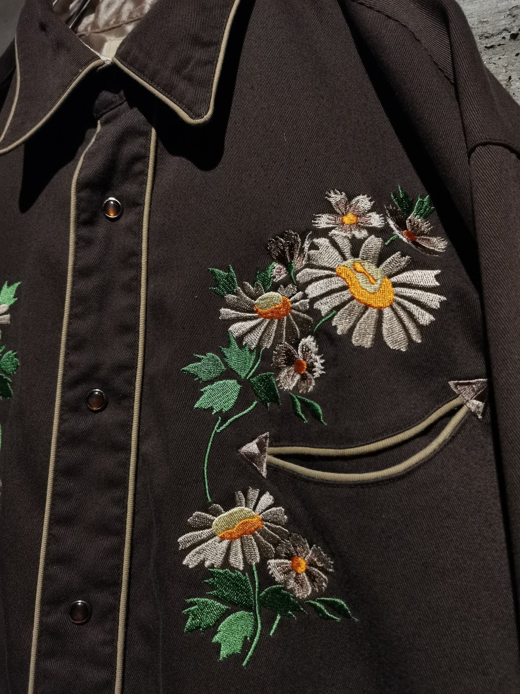 Caka】Flower Embroidery Pattern Vintage Western Shirts | Caka(カカ