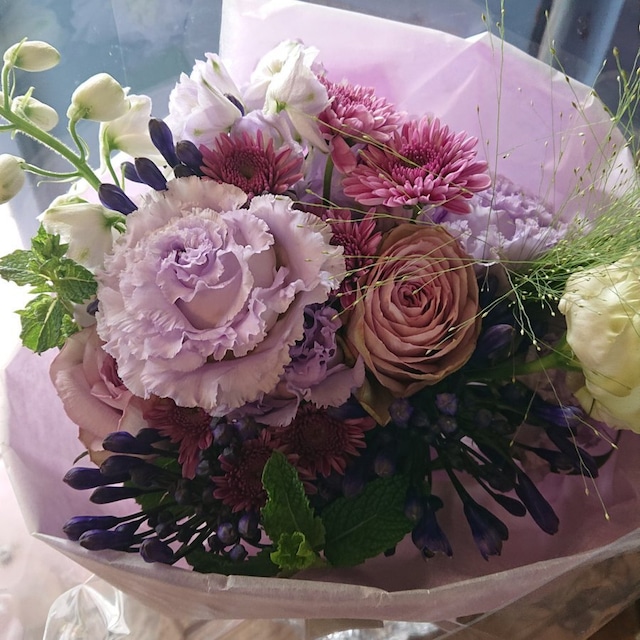 花 ギフト 花束 かわいい 紫色 パープル ブーケ サイズS お誕生日 御祝
